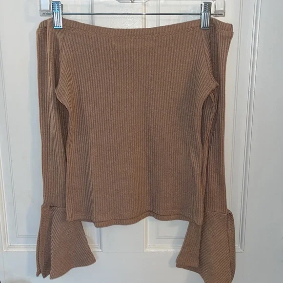 Off the shoulder top - Picture 3 of 3